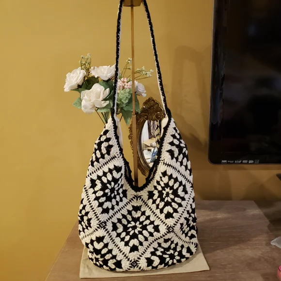 NEW! Crochet Boho Shoulder Bag (Black & White) - Picture 6 of 9
